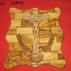 Olive wood hanging plates with gypsum 5