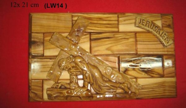 Olive wood hanging plates with gypsum 14